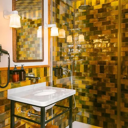 Casa Luz Hotel Placa Universitat, Sonder By Marriott Bonvoy Barcelona Exterior photo